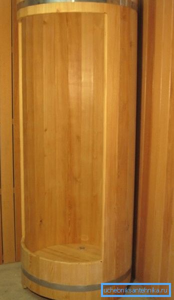 Le cabine in larice sono resistenti all'umidità, quindi questo materiale è così popolare nella produzione di cabine doccia Le cabine in larice sono resistenti all'umidità, quindi questo materiale è così popolare nella produzione di cabine doccia