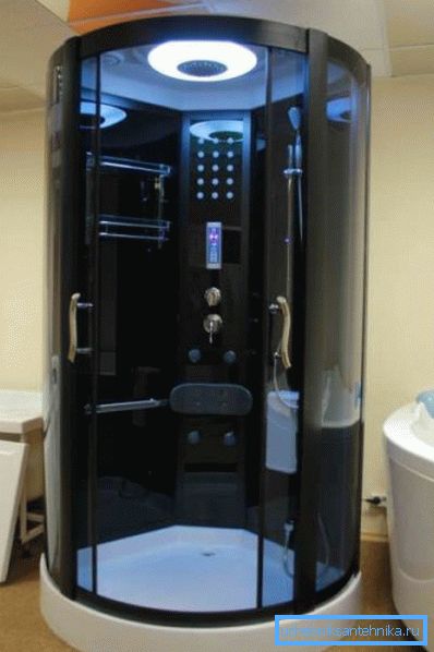 Le cabine proteggono in modo affidabile la stanza dall'ingresso di acqua Le cabine proteggono in modo affidabile la stanza dall'ingresso di acqua