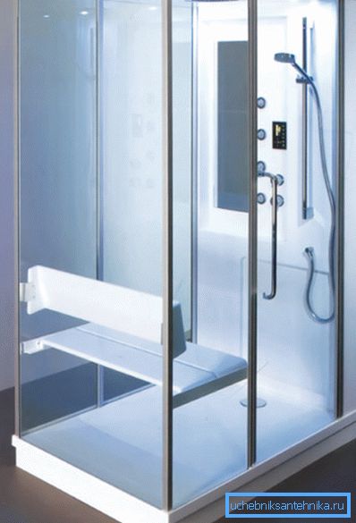 Le cabine con un hammam dovrebbero fornire un'alta tenuta, inoltre per comodità, dovrebbe esserci una panchina all'interno Le cabine con un hammam dovrebbero fornire un'alta tenuta, inoltre per comodità, dovrebbe esserci una panchina all'interno
