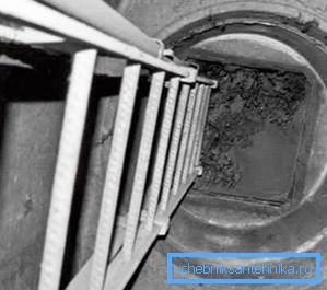 Una scala di qualità renderà la tua discesa comoda e sicura. Una scala di qualità renderà la tua discesa comoda e sicura.