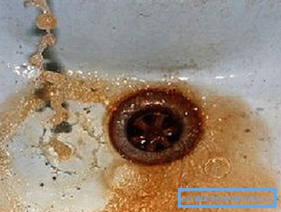 La qualità dell'acqua è un altro problema urgente. La qualità dell'acqua è un altro problema urgente.