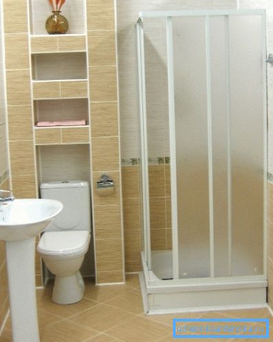 Come possiamo vedere, tutte le caratteristiche delle cabine compatte sono legate al loro Piccola doccia funzionale 70x70 cm