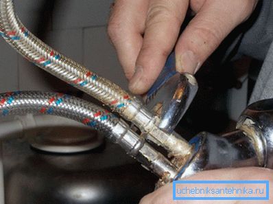 Come cambiare il rivestimento per il mixer a soffietto in modo indipendente Come cambiare il rivestimento per il mixer a soffietto in modo indipendente