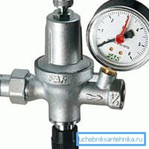 Come ridurre la pressione nella fornitura di acqua - installare il cambio, consente anche di monitorare le prestazioni, perché ha un manometro Come ridurre la pressione nella fornitura di acqua - installare il cambio, consente anche di monitorare le prestazioni, perché ha un manometro