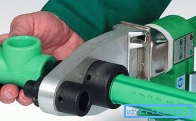 Come montare un tubo idraulico in polipropilene con un saldatore Come montare un tubo idraulico in polipropilene con un saldatore