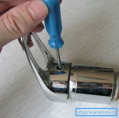 Come rimuovere la maniglia dal mixer da solo Come rimuovere la maniglia dal mixer da solo