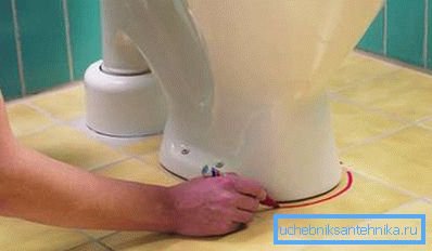 723 Come riparare la toilette al pavimento usando resina epossidica