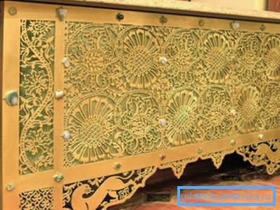 Come chiudere il radiatore con le proprie mani? Usa il compensato e il puzzle per creare un disegno traforato e decorare la superficie con pietre naturali: il prodotto risultante sarà davvero unico Come chiudere il radiatore con le proprie mani? Usa il compensato e il puzzle per creare un disegno traforato e decorare la superficie con pietre naturali: il prodotto risultante sarà davvero unico