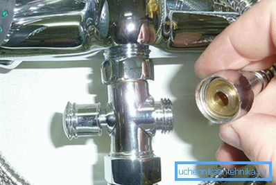 Non importa quanto sia affidabile l'impianto idraulico, a volte ha bisogno di riparazioni. Non importa quanto sia affidabile l'impianto idraulico, a volte è necessario ripararlo.