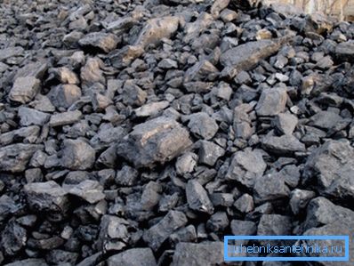 Il carbone è un combustibile che consuma piuttosto calore. Il carbone è un combustibile che consuma piuttosto calore.