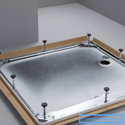 Quadro per il pallet 90х90 per una doccia con altezza regolabile delle gambe Quadro per il pallet 90х90 per una doccia con altezza regolabile delle gambe