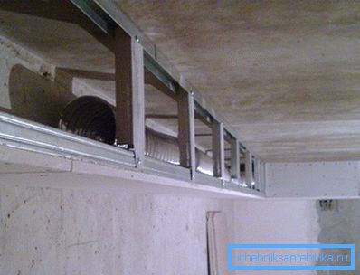 Cornice sul soffitto Cornice sul soffitto