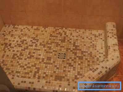 Piastrelle di ceramica - ideale per sistemare i pavimenti nella doccia Piastrelle di ceramica - ideale per sistemare i pavimenti nella doccia