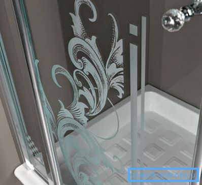 Piatto doccia in ceramica 90x90 - una delle opzioni più comuni utilizzate in entrambi i modelli di taxi top e budget Piatto doccia in ceramica 90x90 - una delle opzioni più comuni utilizzate in entrambi i modelli di taxi top e budget
