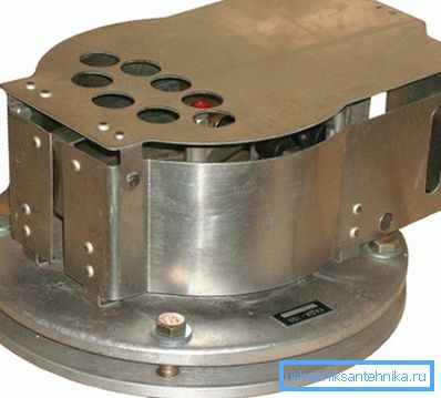 La valvola di sovrapressione per la ventilazione regola la pressione della stanza La valvola di sovrapressione per la ventilazione regola la pressione della stanza
