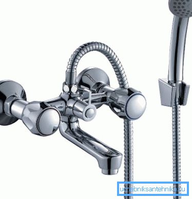 Miscelatore per vasca classico con bocca girevole corta Miscelatore per vasca classico con bocca girevole corta