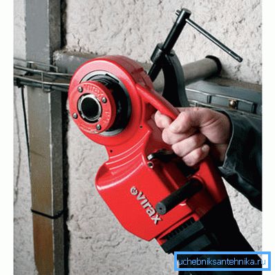 Klupp per tagliare tubi, dotato di elettrico Klupp per tagliare tubi, dotato di elettrico