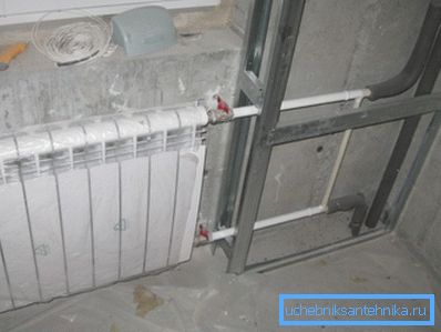Quando è necessario chiudere il tubo di riscaldamento, è anche necessario chiudere la sezione orizzontale. Quando è necessario chiudere il tubo di riscaldamento, è anche necessario chiudere la sezione orizzontale.
