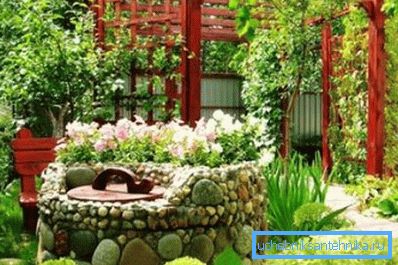 Bene, decorato con pietre e fiori Bene, decorato con pietre e fiori