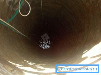 Bene con la pompa installata al suo interno Bene con la pompa installata al suo interno