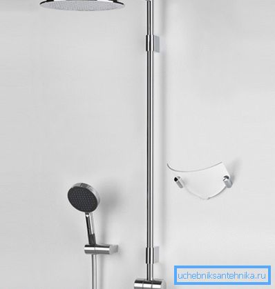 Sistema doccia combinato con bocchetta fissa e manuale con tubo flessibile. Sistema doccia combinato con bocchetta fissa e manuale con tubo flessibile.