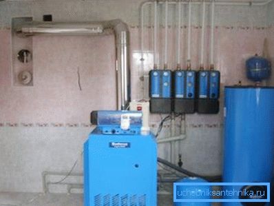 La caldaia combinata consente di dotare un locale caldaia pulito e completamente autonomo in casa La caldaia combinata consente di dotare un locale caldaia pulito e completamente autonomo in casa