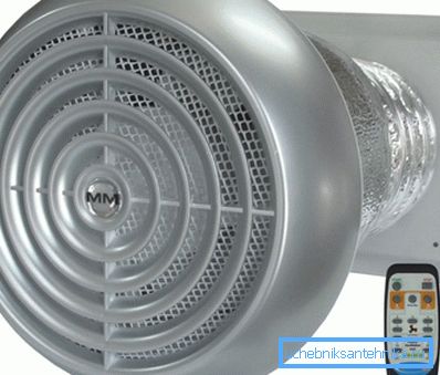 Sistema di ventilazione compatto per un edificio residenziale con recuperatore incorporato. Sistema di ventilazione compatto per un edificio residenziale con recuperatore incorporato.