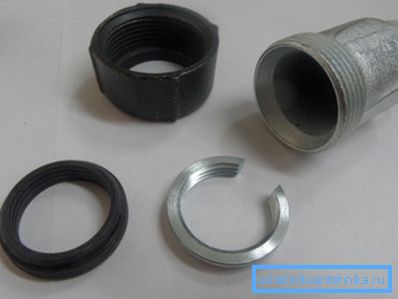 Adattatore a compressione da 1/2 in. Da tubo a tubo con filettature dello stesso diametro. Adattatore a compressione da 1/2 in. Da tubo a tubo con filettature dello stesso diametro.