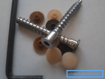 Confirmats, chiave a bussola e tappi in plastica Confirmats, chiave a bussola e tappi in plastica
