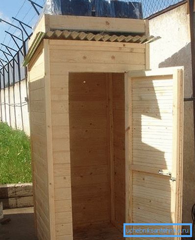 Le costruzioni in legno sembrano molto migliori, ma costano di più. Le costruzioni in legno sembrano molto migliori, ma costano di più.
