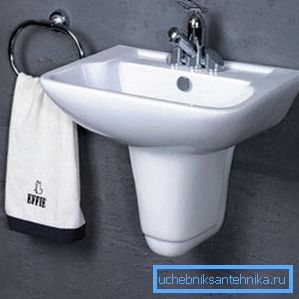 I design con semi-piedistalli sembrano molto eleganti, ma il loro prezzo è superiore a quello delle strutture sospese standard. I design con semi-piedistalli sembrano molto eleganti, ma il loro prezzo è superiore a quello delle strutture sospese standard.
