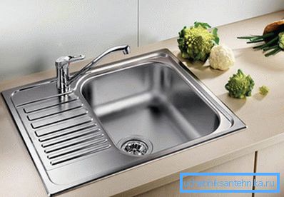 Il design, che coinvolge l'integrazione degli interni Il design, che coinvolge l'integrazione degli interni