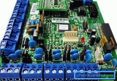 Il controller è assemblato senza l'uso di hot card. Il controller è assemblato senza l'uso di hot card.