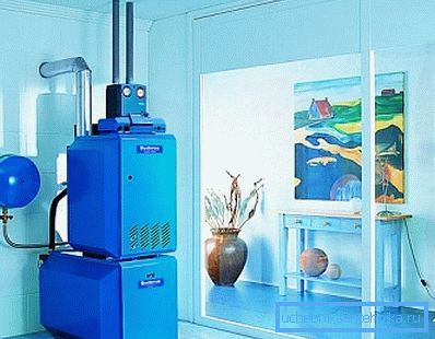 La caldaia funzionante a combustibile liquido richiede la sistemazione di un capiente stoccaggio per il gasolio. La caldaia funzionante a combustibile liquido richiede la sistemazione di un capiente stoccaggio per il gasolio.
