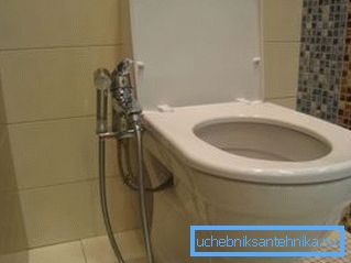 Rubinetto bidet con doccia consente di regolare la temperatura dell'acqua Rubinetto bidet con doccia consente di regolare la temperatura dell'acqua