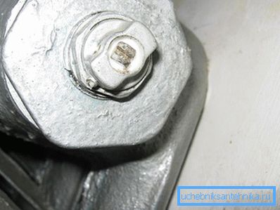 La gru di Mayevsky sulla batteria di ghisa La gru di Mayevsky sulla batteria di ghisa