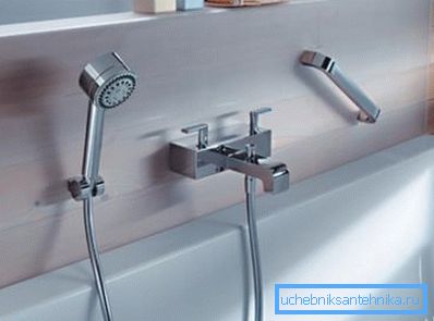 Il rubinetto può sempre essere sollevato sopra il bagno Il rubinetto può sempre essere sollevato sopra il bagno