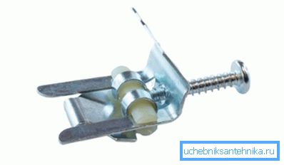 Apparecchio per il lavaggio superficiale con un morsetto a vite. Apparecchio per il lavaggio superficiale con un morsetto a vite.