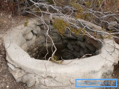 Oltre alle cause naturali, l'acqua scompare a seguito di incidenti e interventi nella roccia. Oltre alle cause naturali, l'acqua scompare a seguito di incidenti e interventi nella roccia.