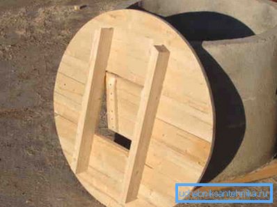 Copertura rotonda per un pozzo Copertura rotonda per un pozzo