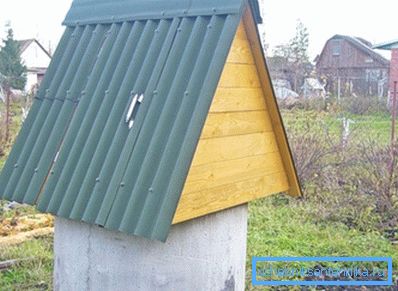 Il tetto della casa di ardesia. Il tetto della casa di ardesia.