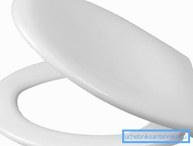 Il coperchio e il sedile dovrebbero adattarsi alla toilette. Il coperchio e il sedile dovrebbero adattarsi alla toilette.