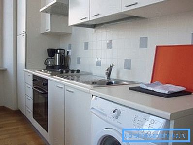 La cucina è un buon posto per installare una lavatrice. La cucina è un buon posto per installare una lavatrice.