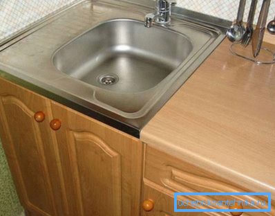 Armadio da cucina con lavello Armadio da cucina con lavello