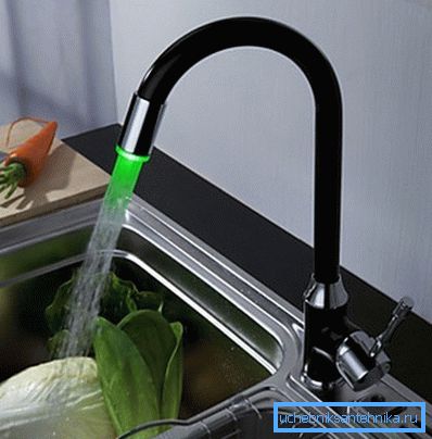 Rubinetto della cucina illuminato Rubinetto della cucina illuminato