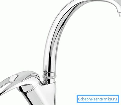 Anche il rubinetto della cucina può essere elegante Anche il rubinetto della cucina può essere elegante