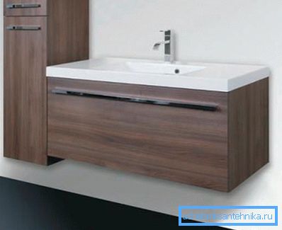 Mobili laconici per il bagno, che si adattano all'interno della maggior parte dei bagni Mobili laconici per il bagno, che si adattano all'interno della maggior parte dei bagni