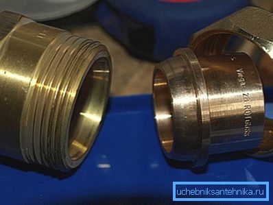 Elementi in ottone per il collegamento americano Elementi in ottone per il collegamento americano