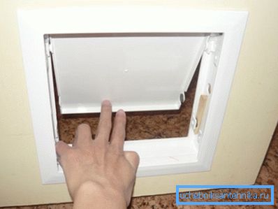 Laz per i gatti nella porta del bagno