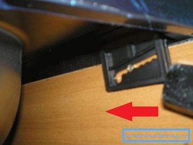Toccando leggermente il supporto di plastica si passa alla posizione di progettazione. Toccando leggermente il supporto di plastica si passa alla posizione di progettazione.